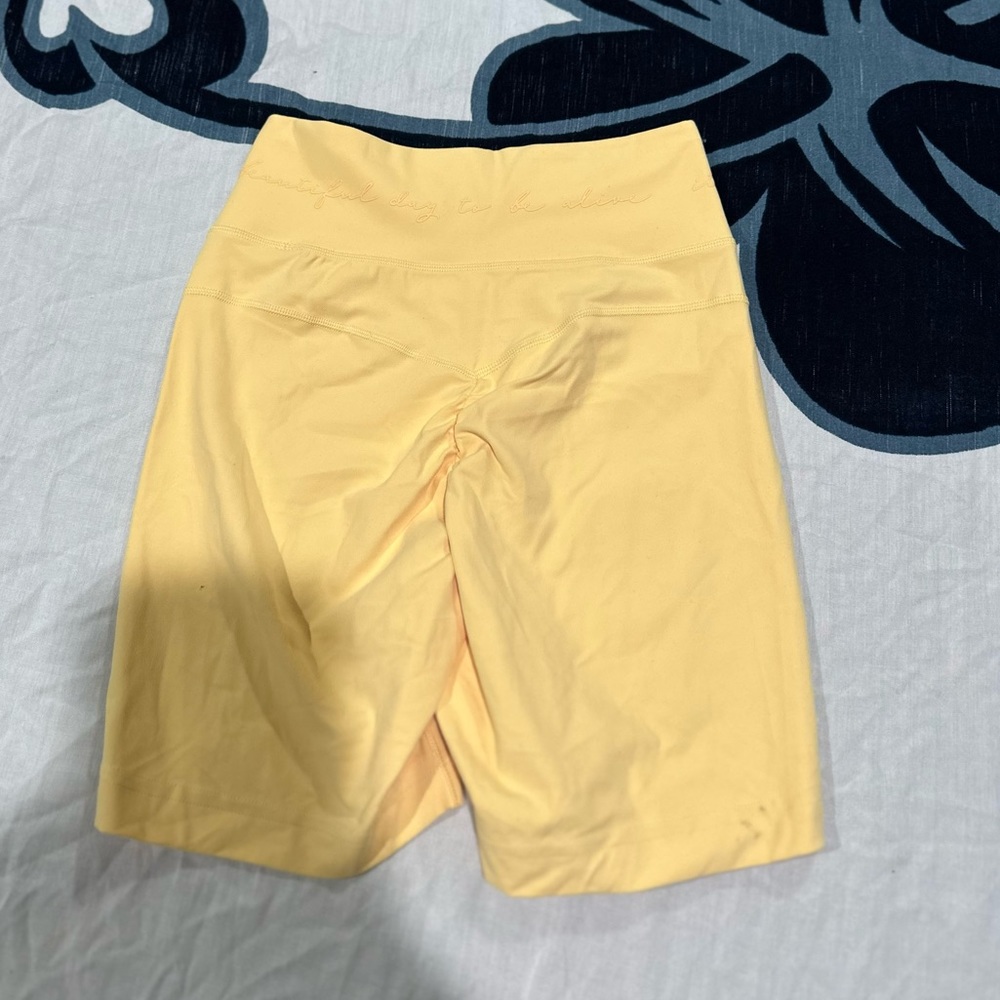 Gymshark Whitney Simmons Ladies Booty Shortsyelow  Size Xtra Small 💗